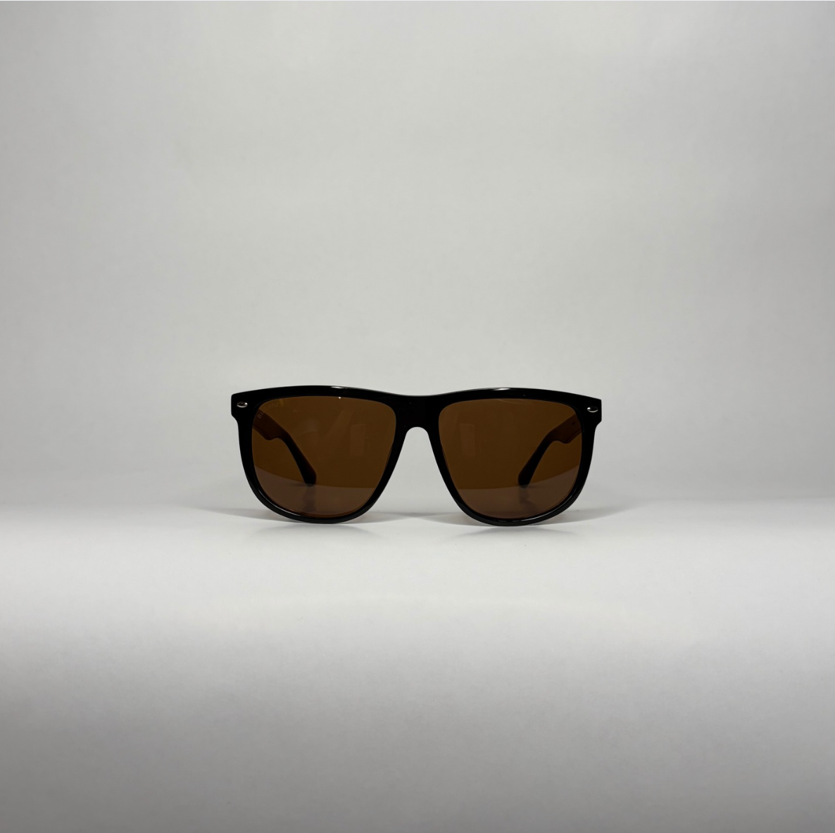 B2 Essential Svart/Svart